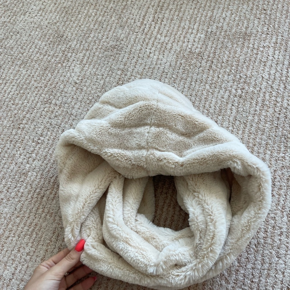 Club Monaco Cozy Cream Scarf